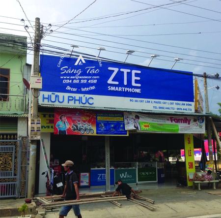 Làm chuỗi bảng hiệu quảng cáo ZTE Smartphone